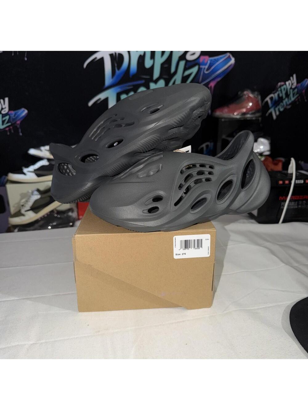 Yeezy Foam RNNR Onyx Size 9